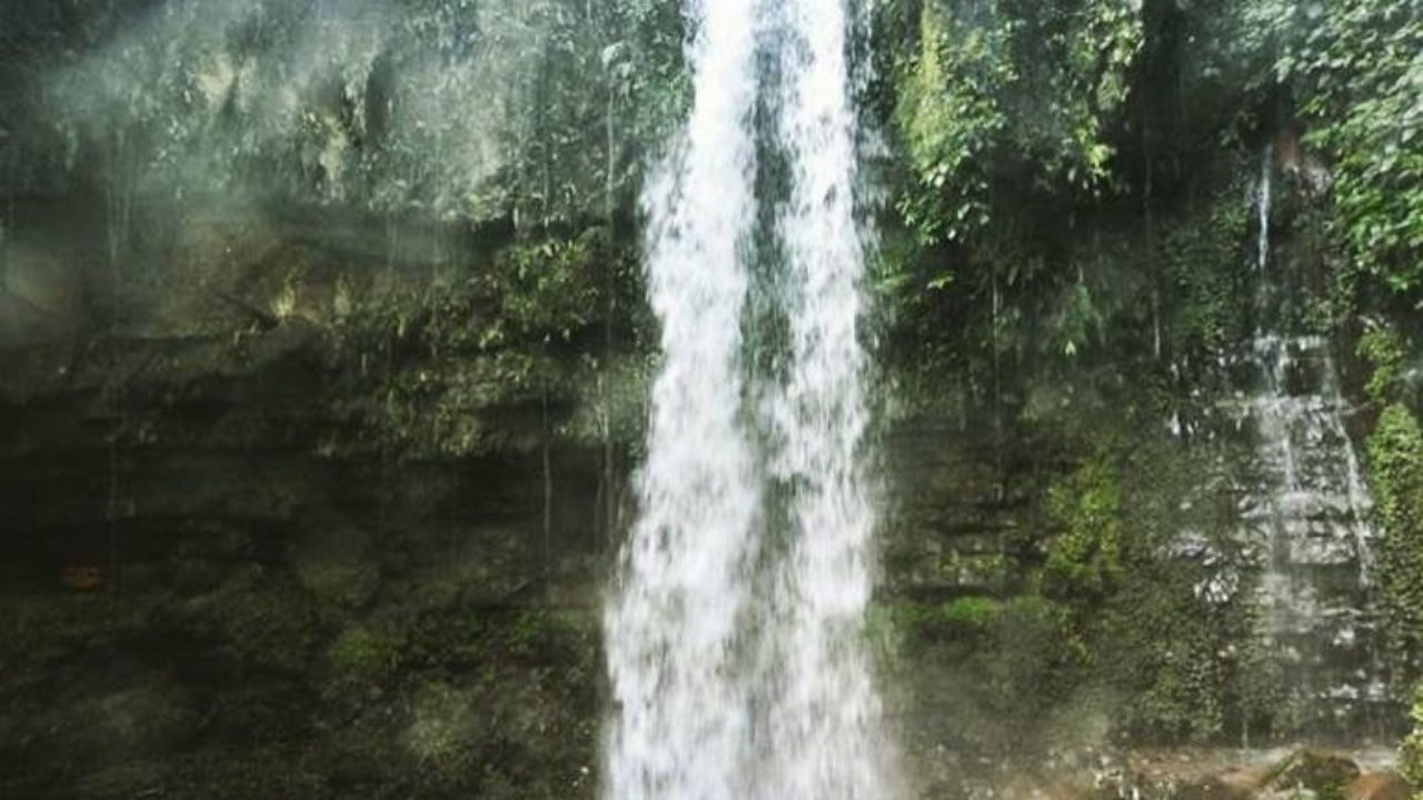 Magnificence Falls of Borneo | Wildlife Tours - Outback Venture Sdn Bhd